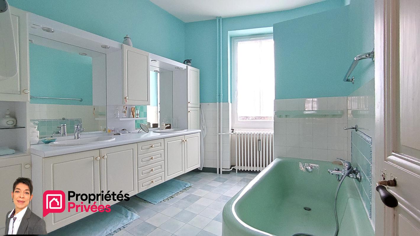 THIZY THIZY-LES-BOURGS (69240) Maison de bourg  320 m² , jardin, dépendances et garage 15