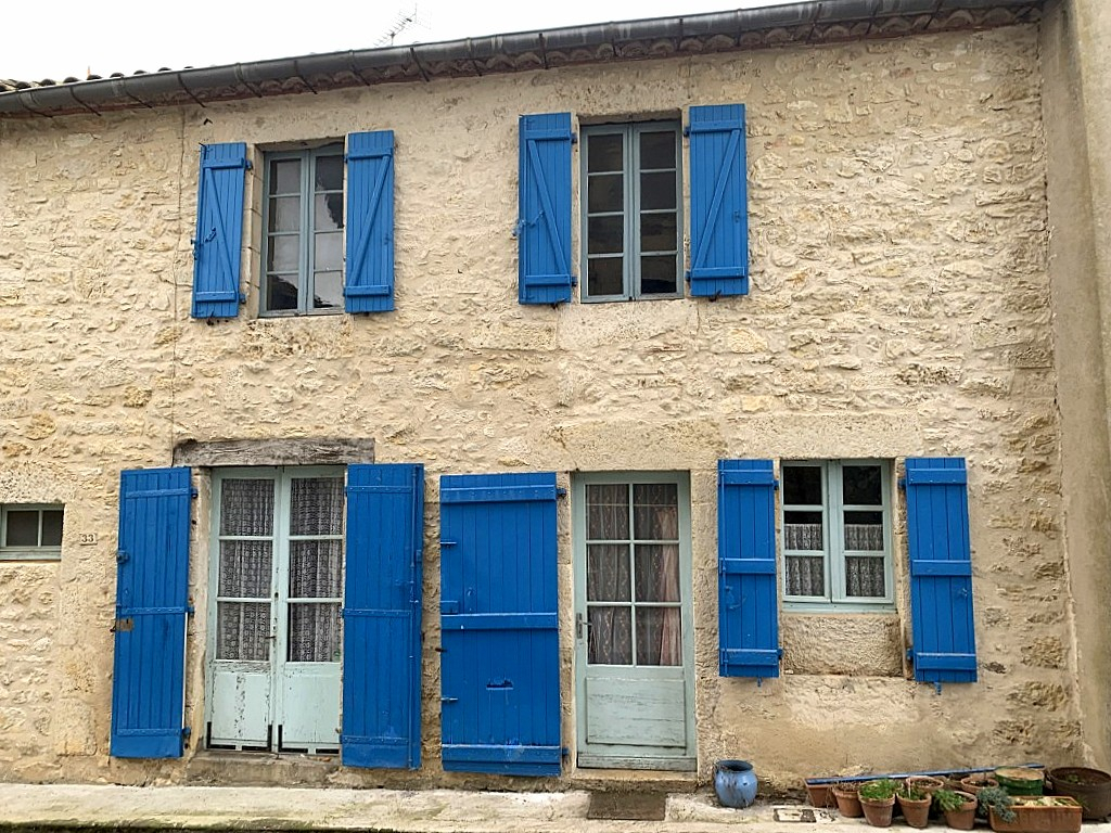 SAUZET Maison de village en pierre à rénover 2