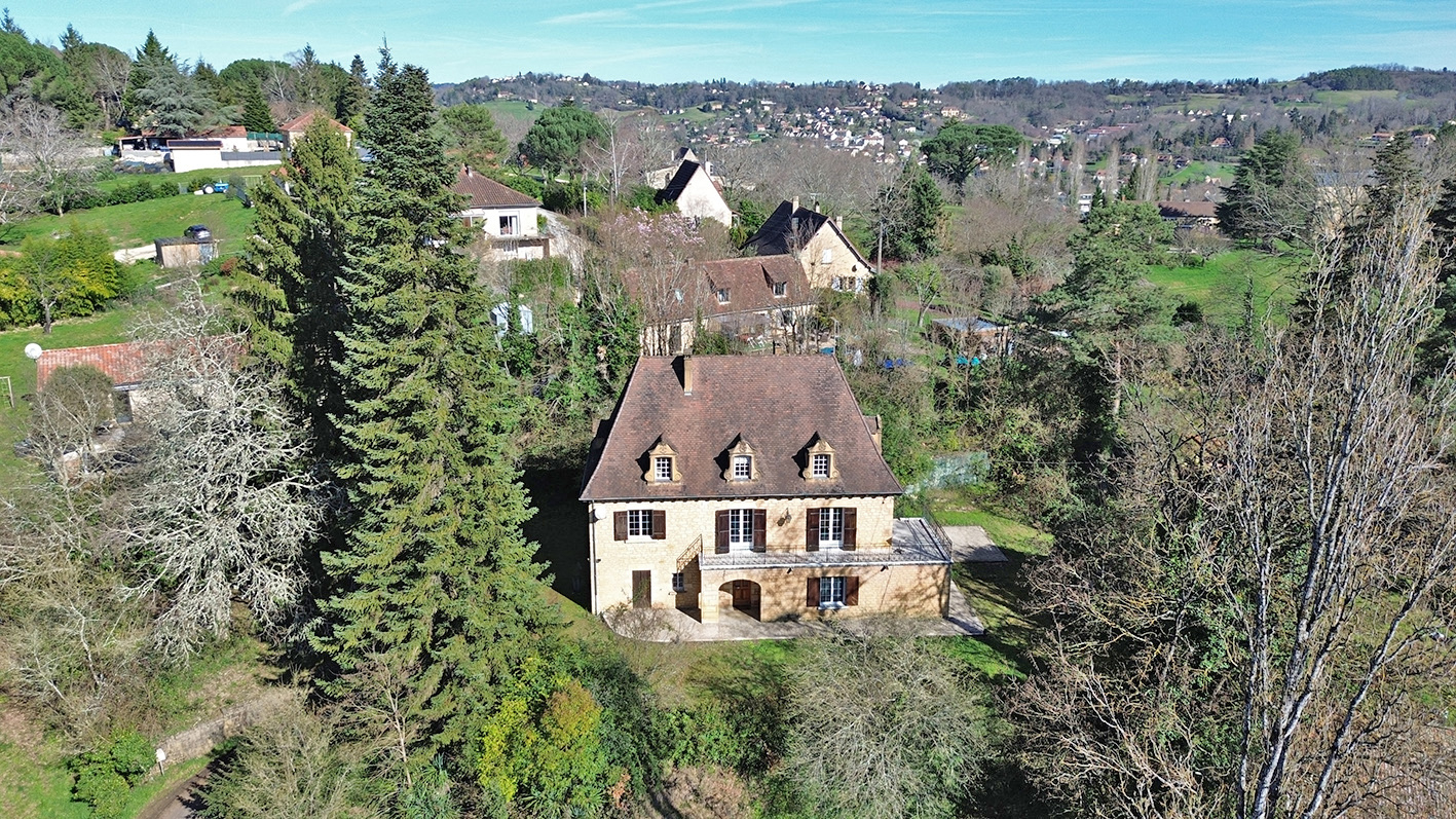 SARLAT-LA-CANEDA Maison de caractère à Sarlat avec appartement de 200 m2 2