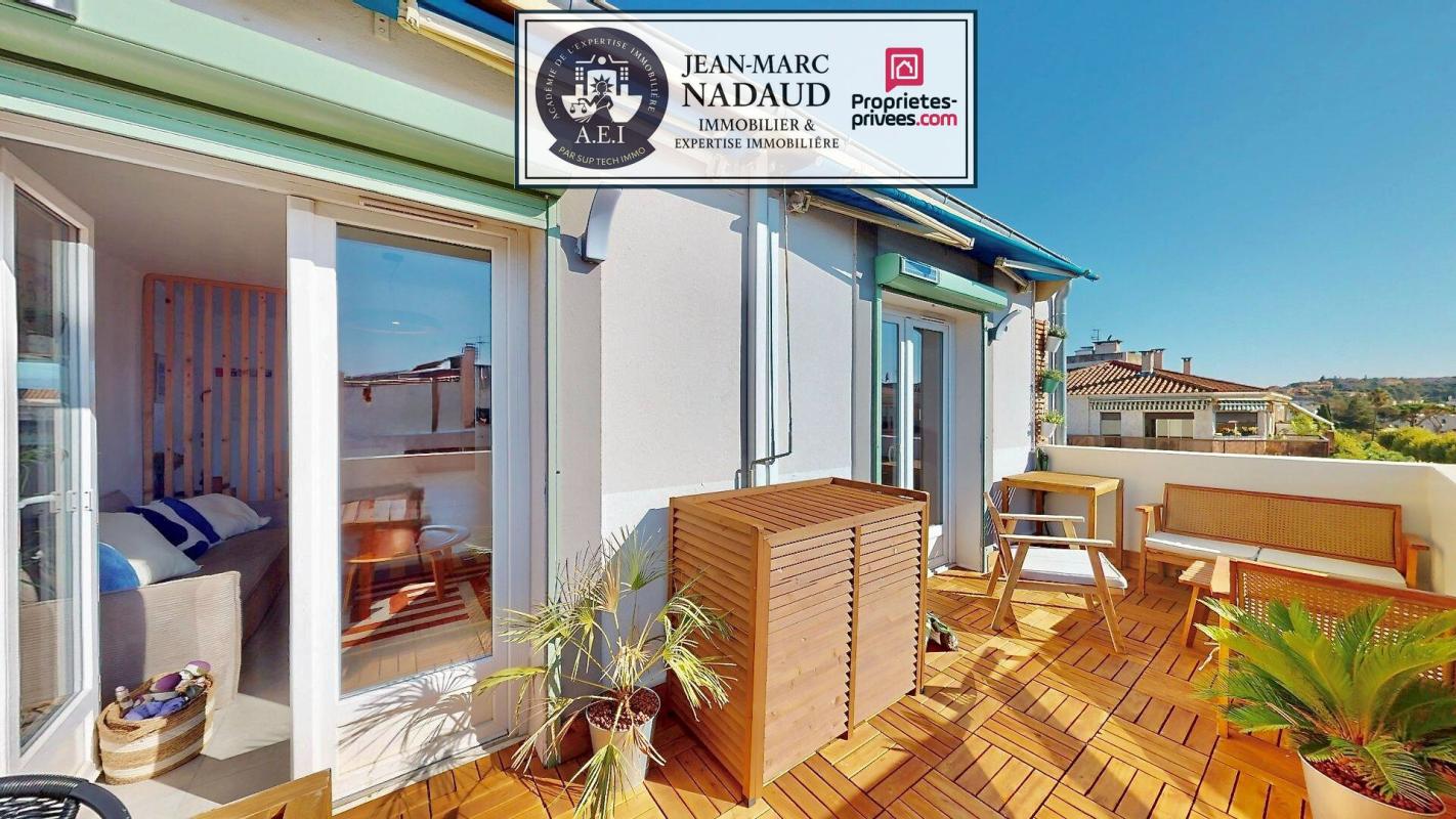 SAINT-RAPHAEL Appartement T3 centre-ville, entièrement rénové, dernier étage traversant, vue dégagée 1