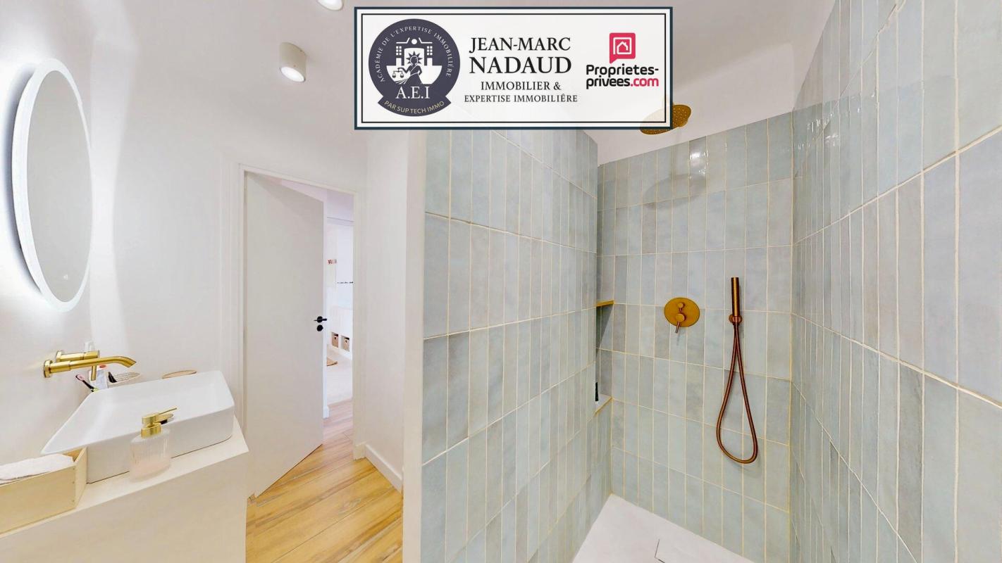 SAINT-RAPHAEL Appartement T3 centre-ville, entièrement rénové, dernier étage traversant, vue dégagée 15