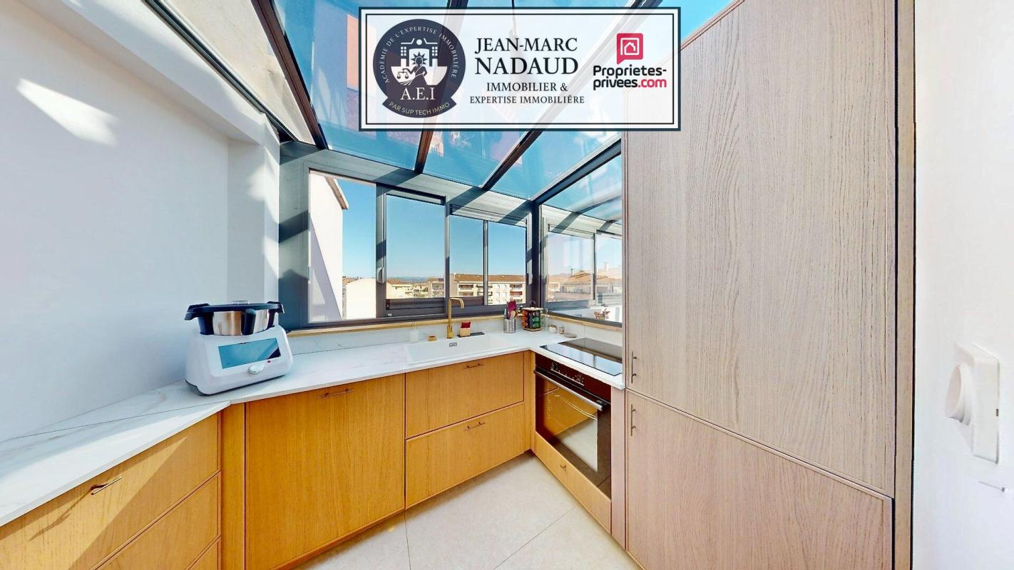 SAINT-RAPHAEL Appartement T3 centre-ville, entièrement rénové, dernier étage traversant, vue dégagée 7