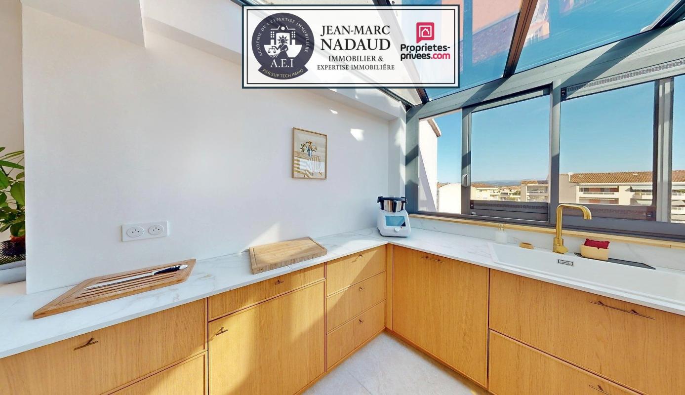 SAINT-RAPHAEL Appartement T3 centre-ville, entièrement rénové, dernier étage traversant, vue dégagée 8