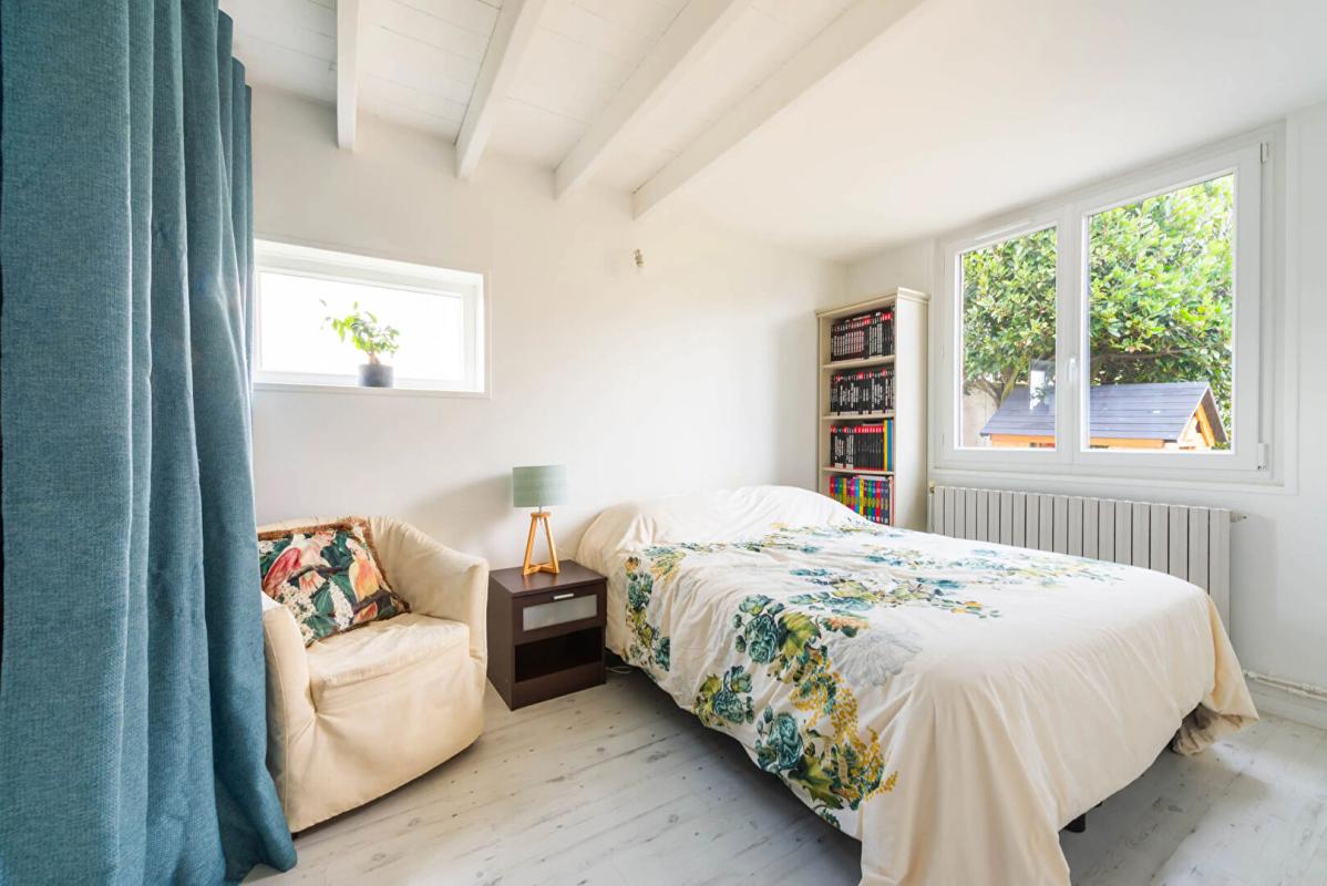 HOUILLES Maison pleine de charme de 97m2 au sol 9