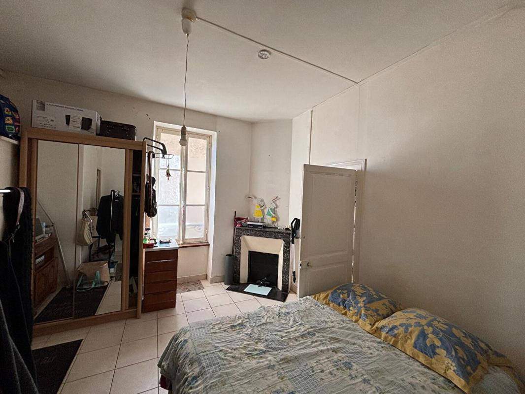 LA CHARITE-SUR-LOIRE Immeuble La Charite Sur Loire 7 pièce(s) 134 m2 11