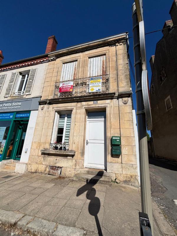 LA CHARITE-SUR-LOIRE Immeuble La Charite Sur Loire 7 pièce(s) 134 m2 15