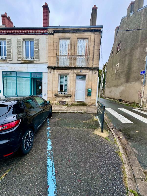 LA CHARITE-SUR-LOIRE Immeuble La Charite Sur Loire 7 pièce(s) 134 m2 4