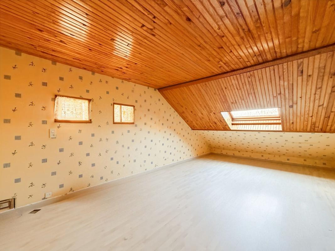 CHARLEVILLE-MEZIERES Pavillon individuel 5 chambres avec sous-sol complet ? Quartier Etion ? Charleville-Mézières 08000 8