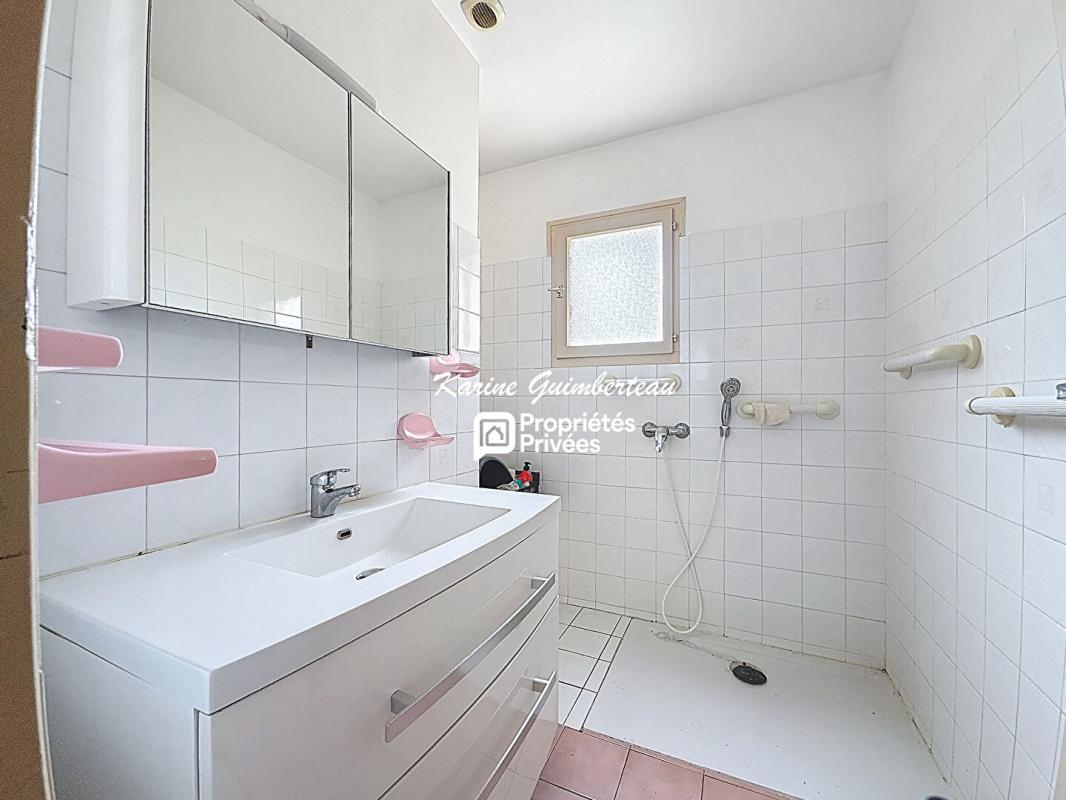 SAINT-EMILION Maison en pierre avec garage et jardin 9