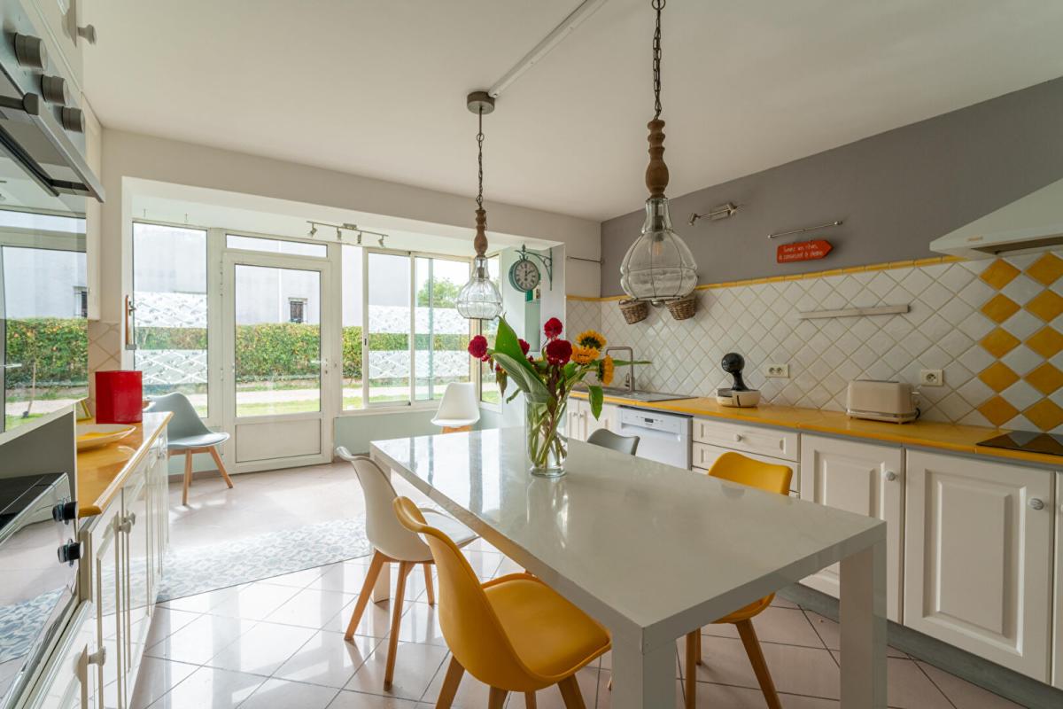 LE THOR PROCHE DE l'ISLE SUR LA SORGUE: VILLA SPACIEUSE DANS QUARTIER  RESIDENTIEL 10