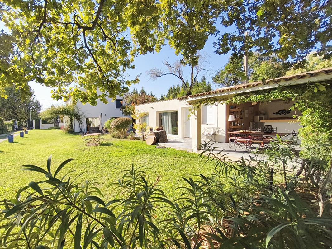 LE THOR PROCHE DE l'ISLE SUR LA SORGUE: VILLA SPACIEUSE DANS QUARTIER  RESIDENTIEL 3