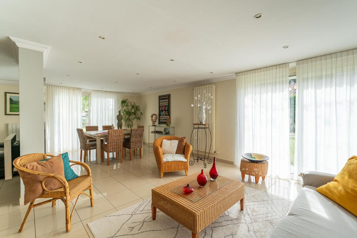 LE THOR PROCHE DE l'ISLE SUR LA SORGUE: VILLA SPACIEUSE DANS QUARTIER  RESIDENTIEL 5