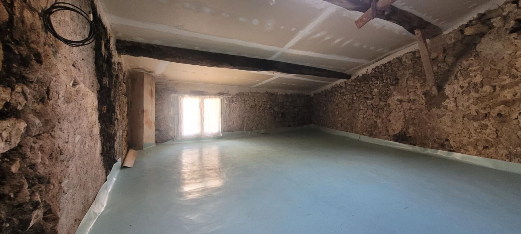 BRIGNOLES MAISON DE VILLAGE  T2 AVEC TERRASSE ET STUDIO INDEPENDANT 10