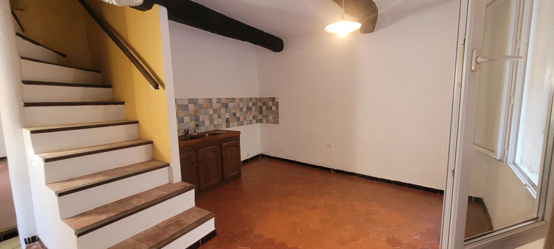 BRIGNOLES MAISON DE VILLAGE  T2 AVEC TERRASSE ET STUDIO INDEPENDANT 3