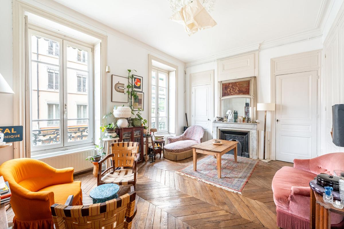 LYON-1ER-ARRONDISSEMENT En Exclusivité à deux pas de l'agréable place Sathonay. T3 de 74,08m² au sein d'un immeuble avec ascenseur 2