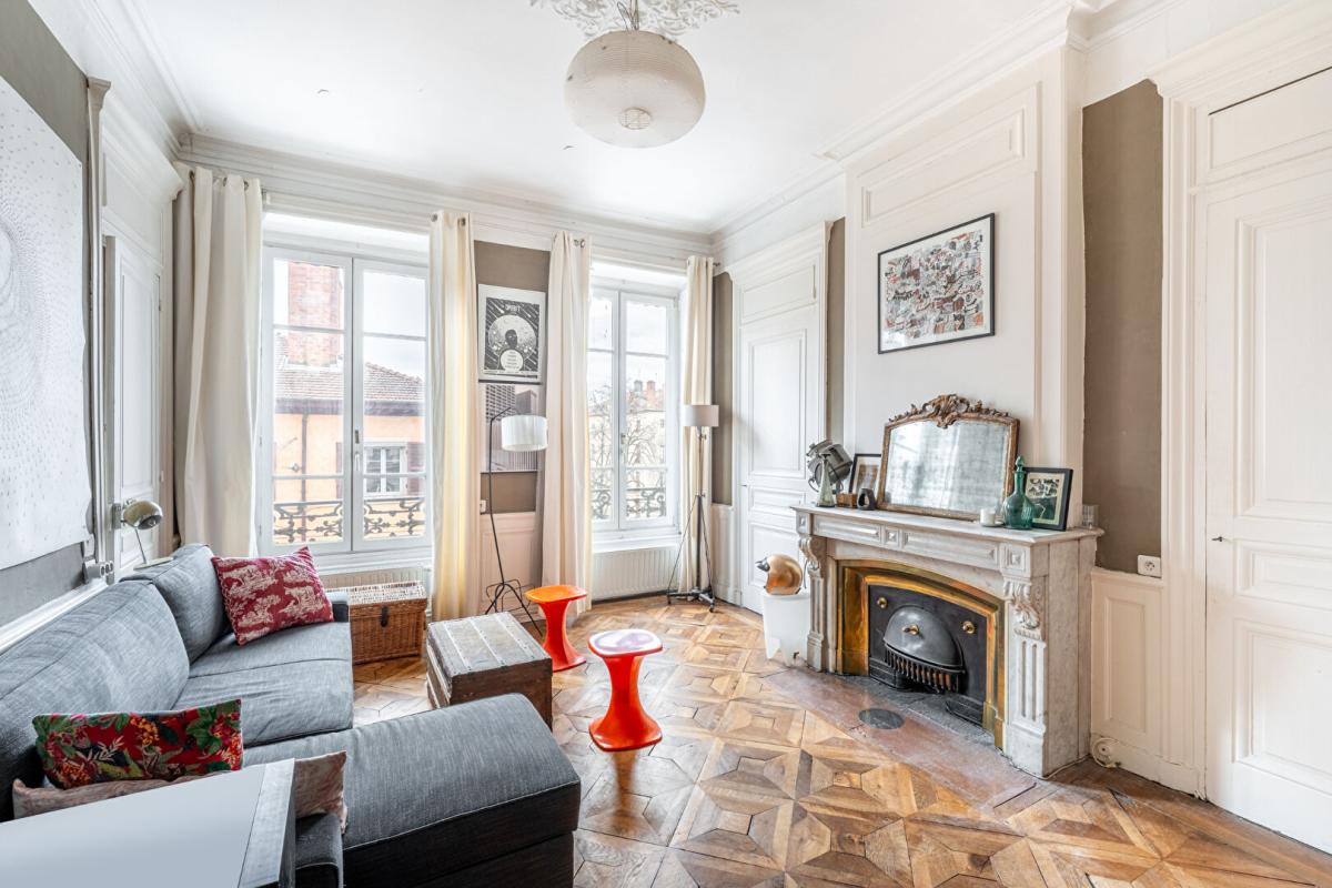 LYON-1ER-ARRONDISSEMENT En Exclusivité à deux pas de l'agréable place Sathonay. T3 de 74,08m² au sein d'un immeuble avec ascenseur 6