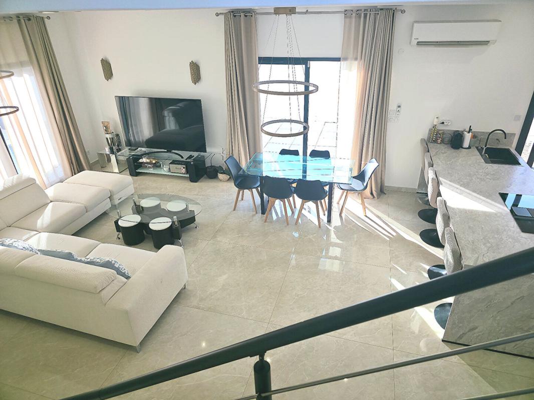 LA GARDE Superbe maison contemporaine A 995000EUR DE145 m² Piscine Terrain 350 m² 2