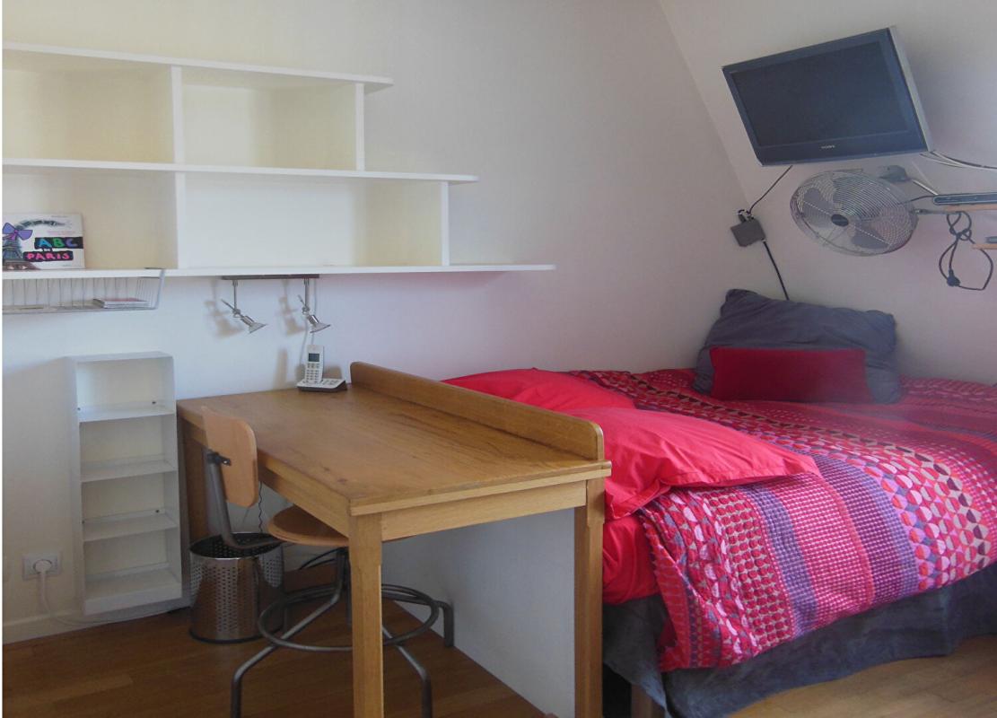 PARIS-6E-ARRONDISSEMENT studio dernier étage ascenseur rue de Rennes 4