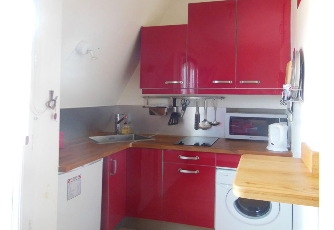 PARIS-6E-ARRONDISSEMENT studio dernier étage ascenseur rue de Rennes 5