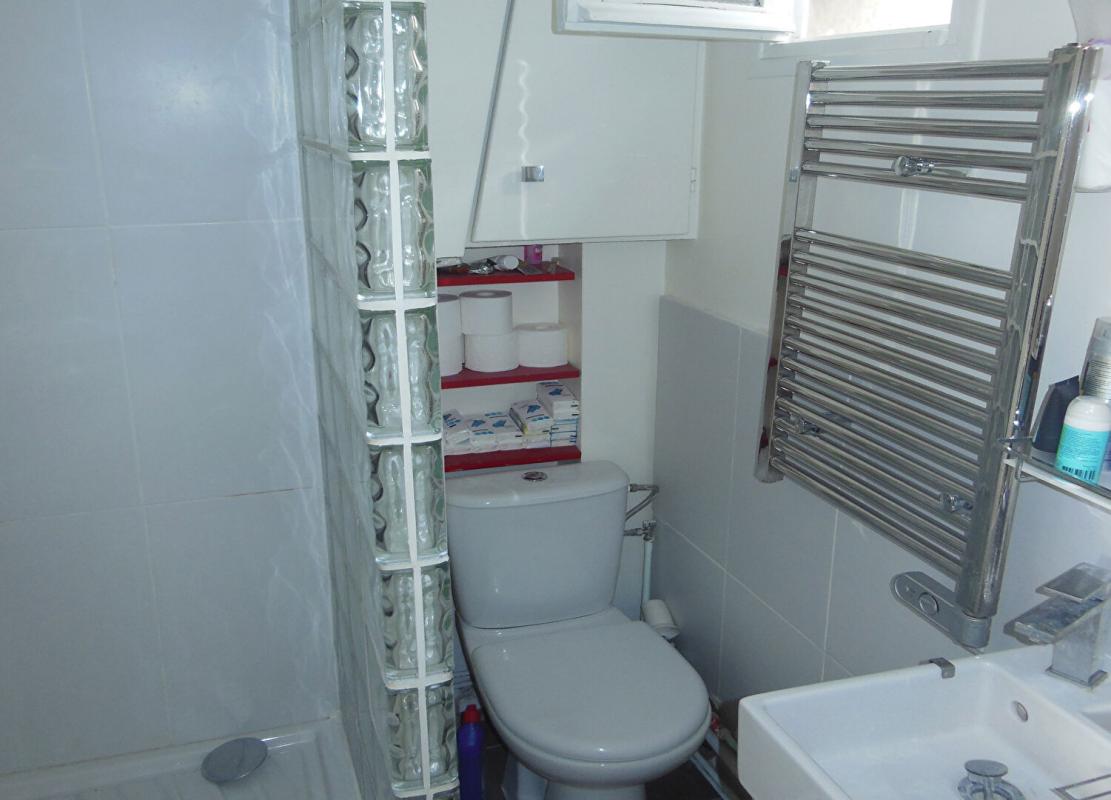 PARIS-6E-ARRONDISSEMENT studio dernier étage ascenseur rue de Rennes 6