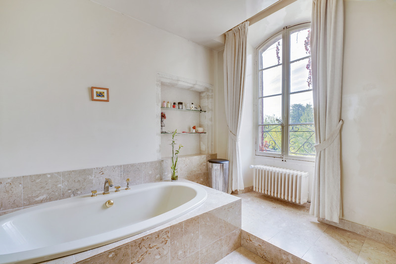 LE PONTET Appartement d'exception avec piscine dans Château 380 000 12