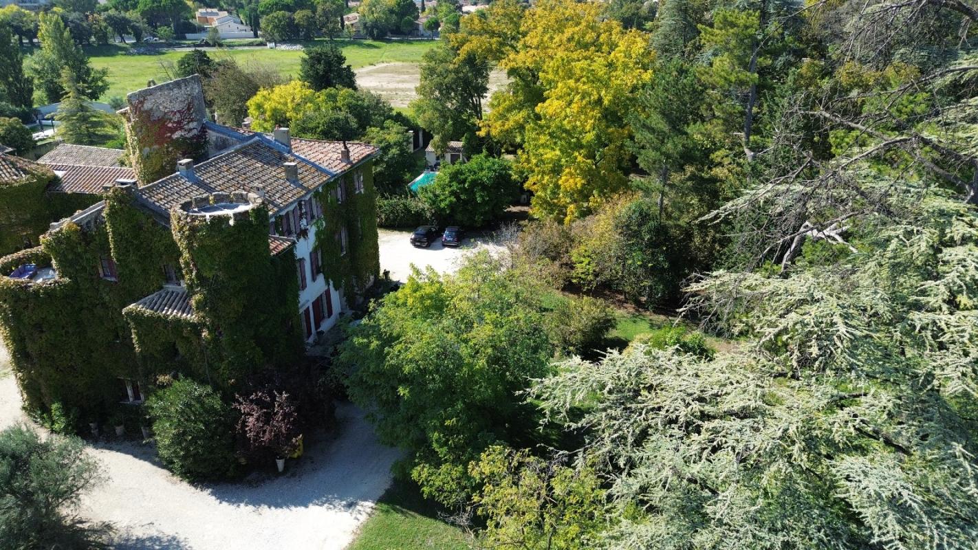 LE PONTET Appartement d'exception avec piscine dans Château 380 000 6
