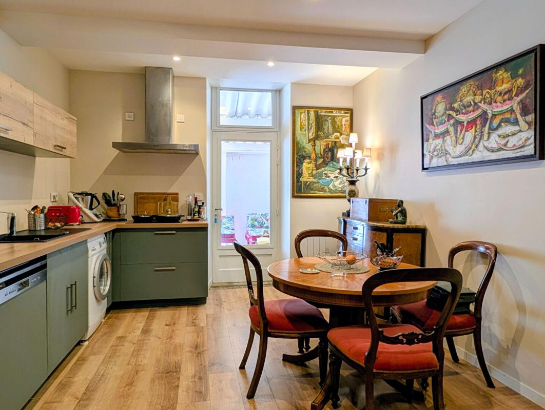 CAZERES Immeuble Cazères avec local commercial et T3 en duplex 1