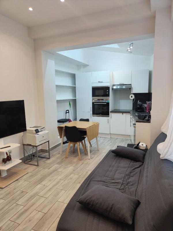 LEVALLOIS-PERRET Maison et studio 8 pièce(s) 80 m2 avec Studio attenant 2