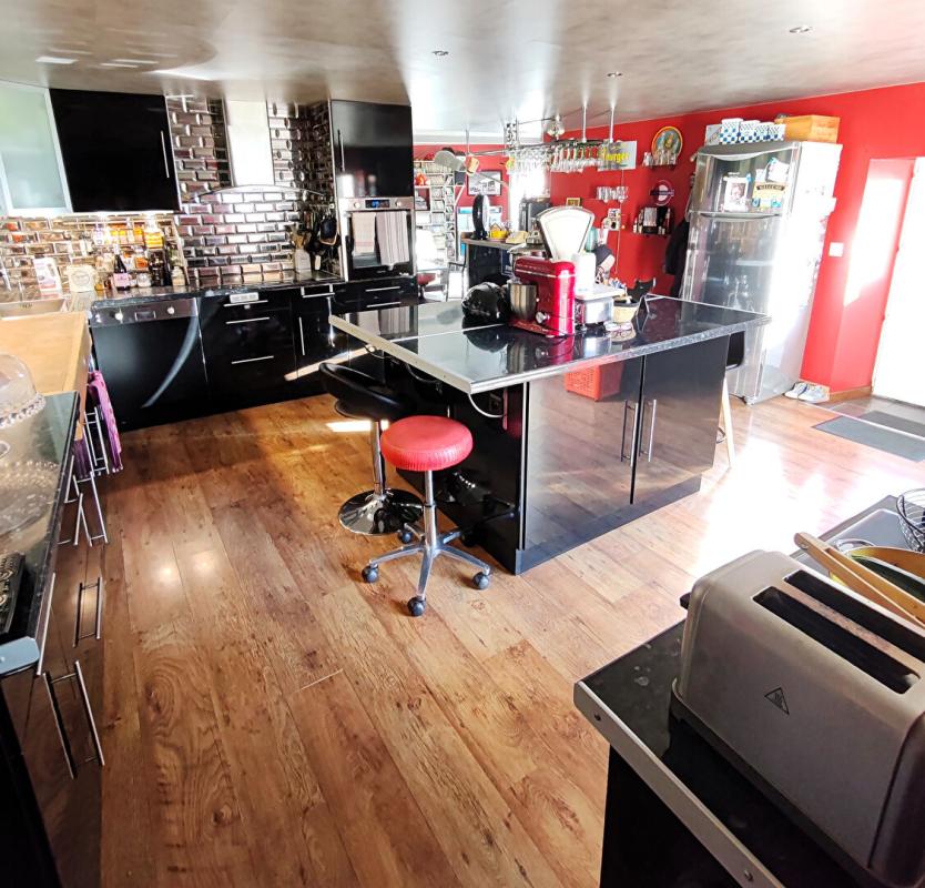 NUAILLE-D'AUNIS Nuaille D Aunis : Maison 6 pièces, 4 chambres 184 m2 4