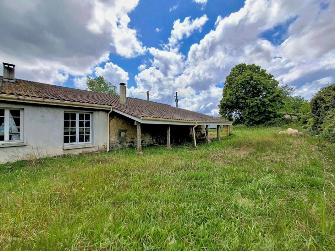 SAINT-PALAIS-DE-NEGRIGNAC Maison de campagne à rénover - 120 m², 3 chambres, 1,8 ha de terrain avec chai à Saint-Palais-de-Négrignac 13