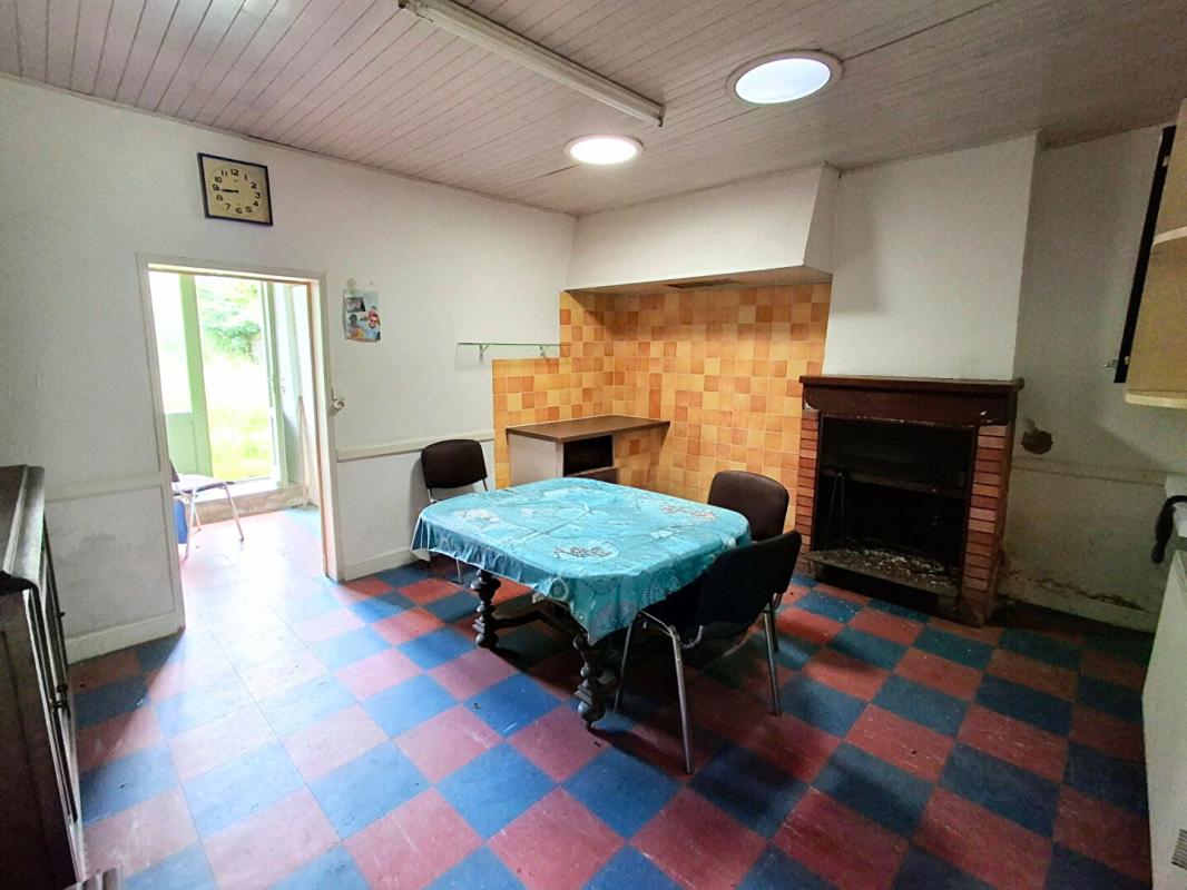 SAINT-PALAIS-DE-NEGRIGNAC Maison de campagne à rénover - 120 m², 3 chambres, 1,8 ha de terrain avec chai à Saint-Palais-de-Négrignac 6