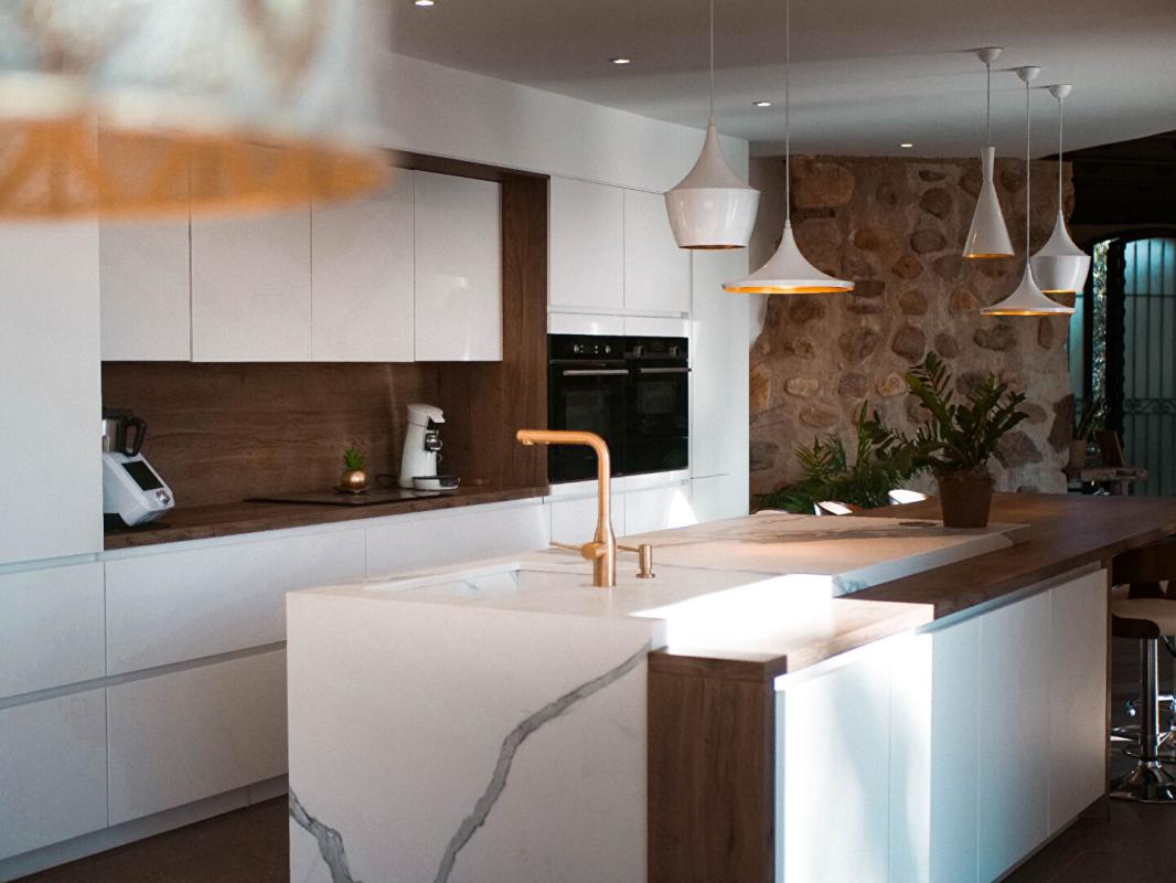 SAINT-FELIU-D'AVALL Incroyable villa de haut standing  de 205 m² sur un terrain de 2000 m² avec piscine 10