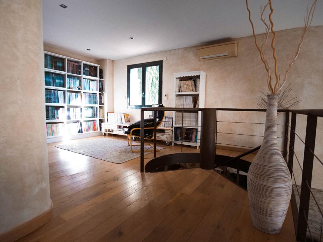 SAINT-FELIU-D'AVALL Incroyable villa de haut standing  de 205 m² sur un terrain de 2000 m² avec piscine 15