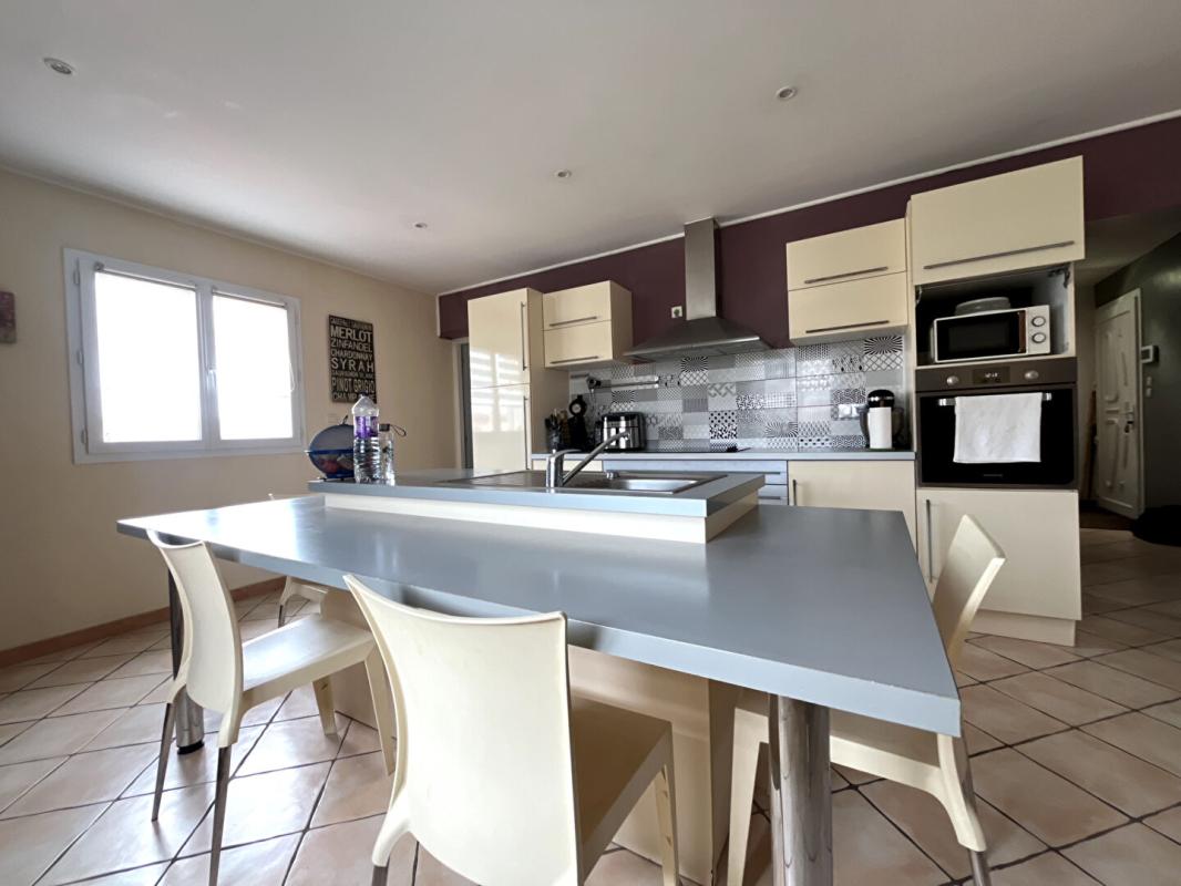 CLAIRA Magnifique villa de 130 m² sur un terrain 4 faces de 740 m² au fond d'une impasse calme 10