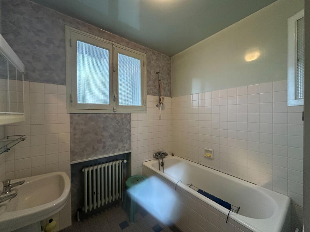 LUCAY-LE-MALE Maison de bourg à Luçay le mâle 13