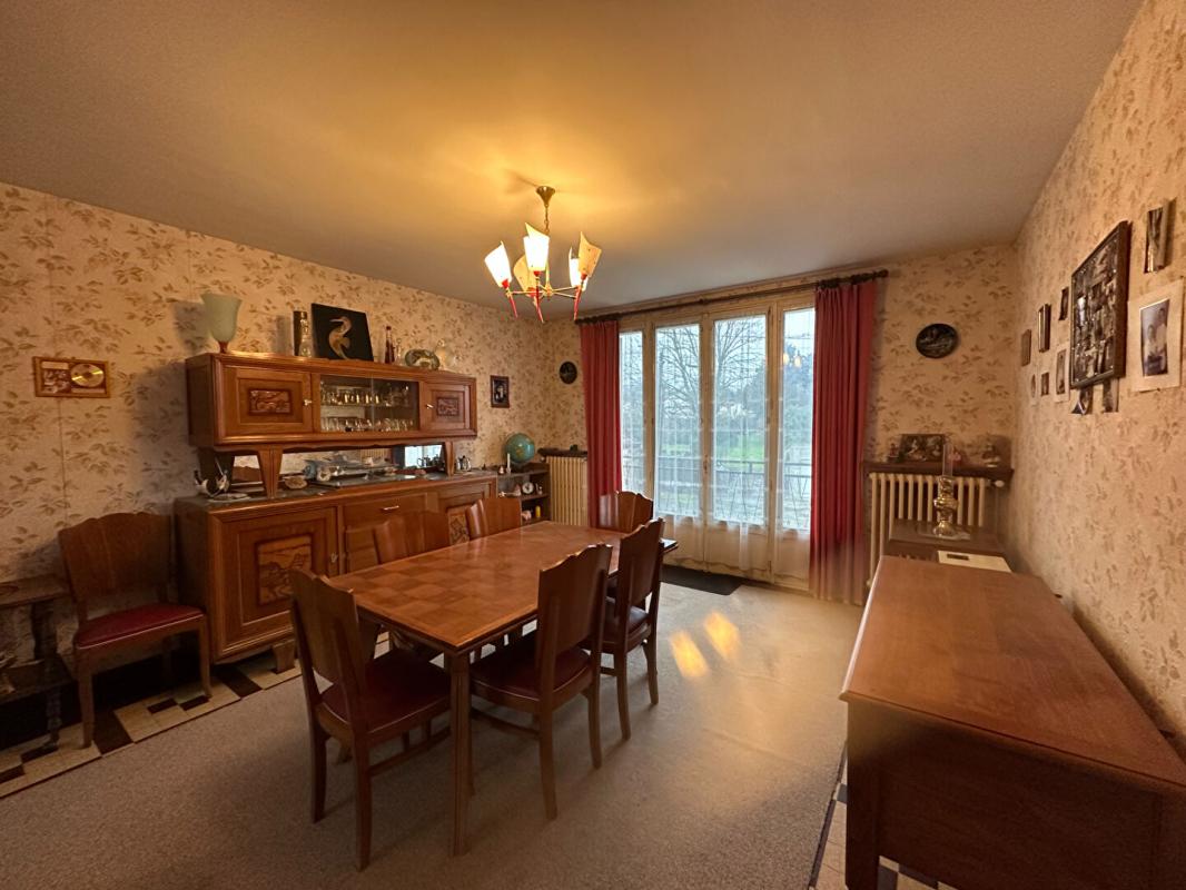 LUCAY-LE-MALE Maison de bourg à Luçay le mâle 5