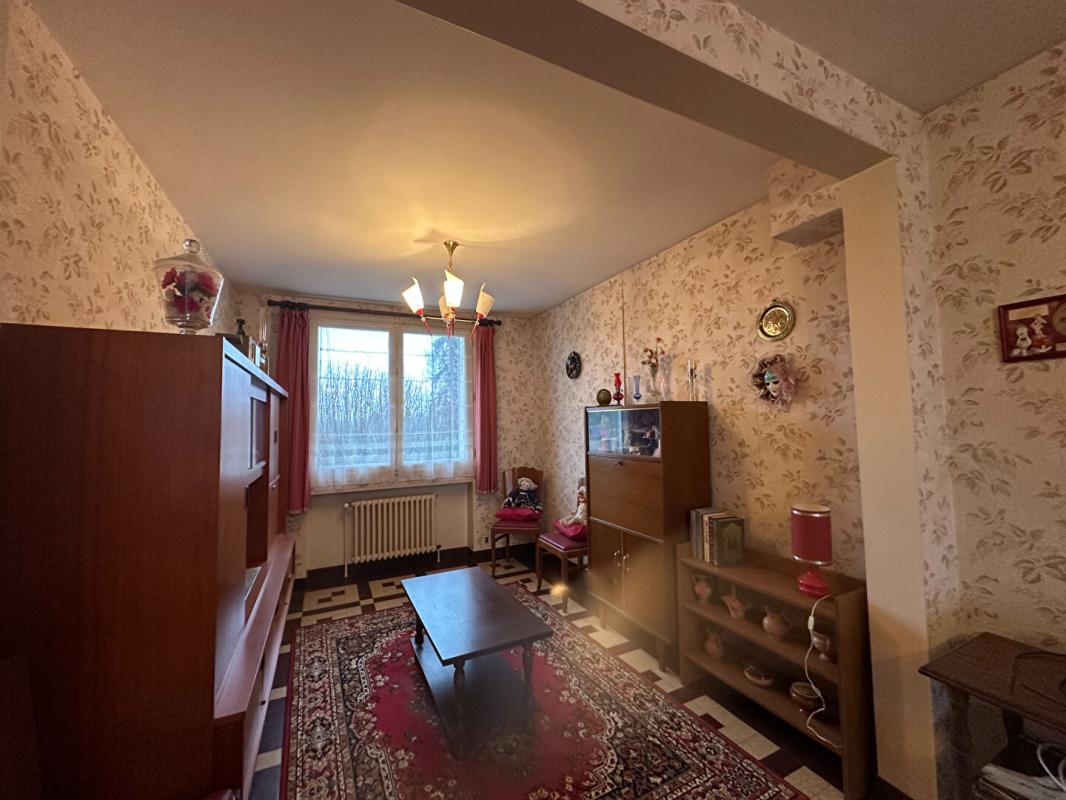 LUCAY-LE-MALE Maison de bourg à Luçay le mâle 7