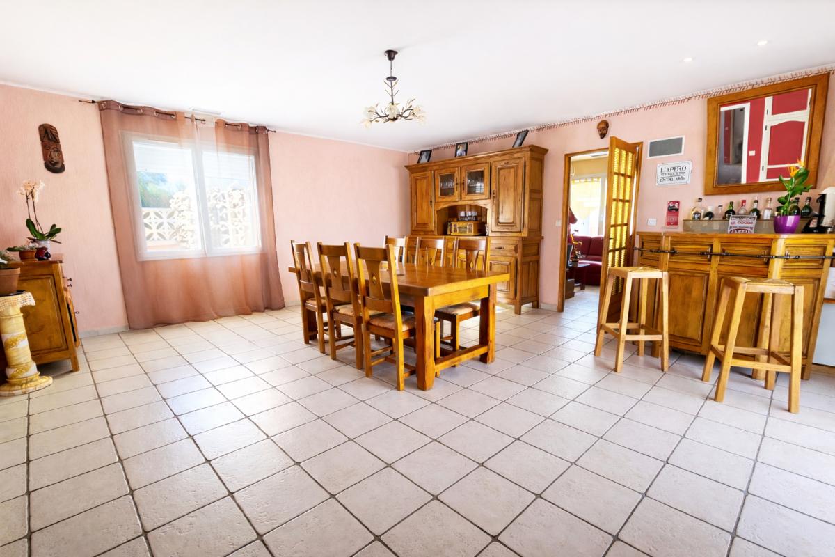 CAZOULS-LES-BEZIERS Superbe villa de plain-pied de 200 m² avec piscine, espace bien-être et belles prestations 8