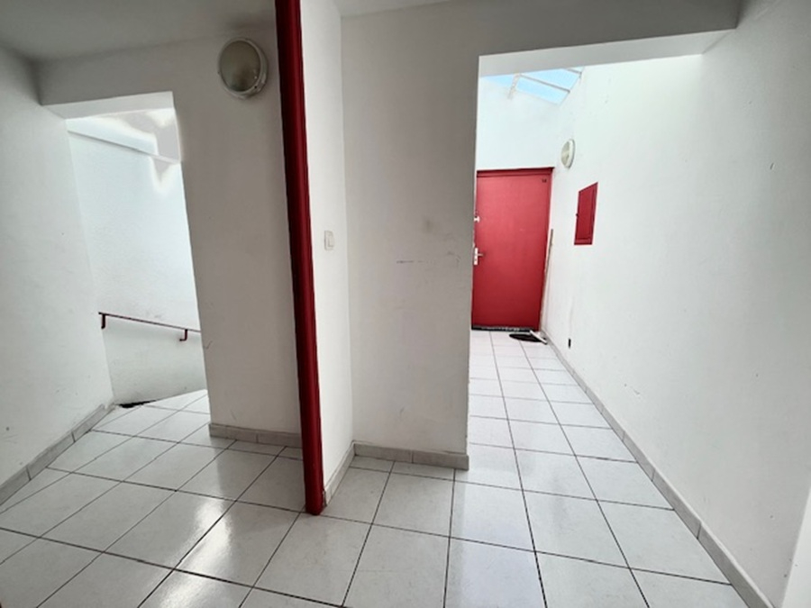 PERPIGNAN Magnifique T2 de style Loft de 39 m² carrez avec petite terrasse et comble au dernier étage avec ascenseur 13