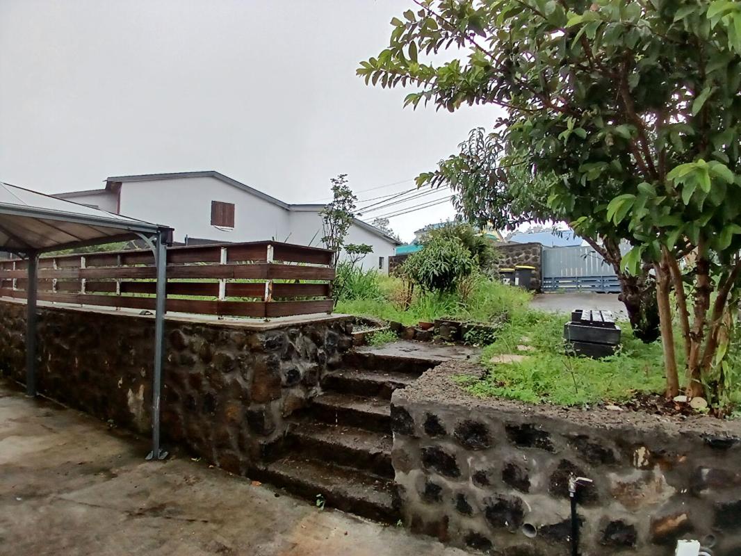 LE TAMPON Maison entièrement rénovée de 90 m² sur 480 m² située au 14ème km du Tampon 1