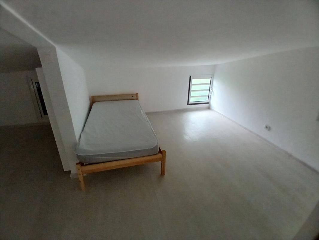 LE TAMPON Maison entièrement rénovée de 90 m² sur 480 m² située au 14ème km du Tampon 10