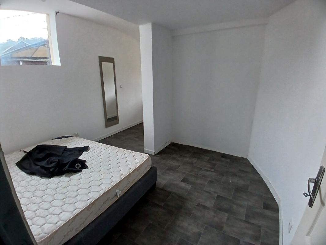 LE TAMPON Maison entièrement rénovée de 90 m² sur 480 m² située au 14ème km du Tampon 7