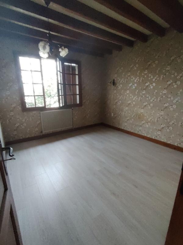 LA BAZOCHE-GOUET Proche La Bazoche Gouet, pavillon de belle qualité sur terrain très bien arboré 10