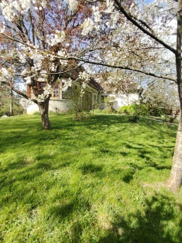 LA BAZOCHE-GOUET Proche La Bazoche Gouet, pavillon de belle qualité sur terrain très bien arboré 3