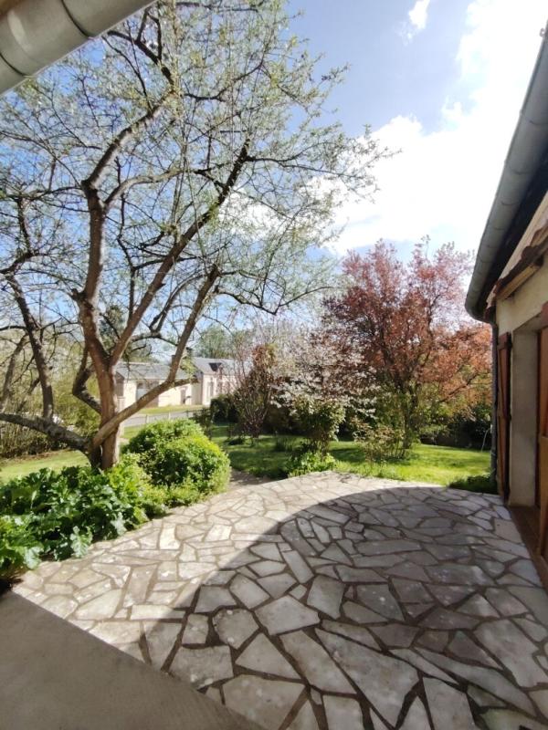 LA BAZOCHE-GOUET Proche La Bazoche Gouet, pavillon de belle qualité sur terrain très bien arboré 5