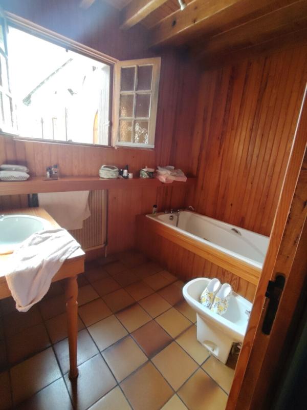 LA BAZOCHE-GOUET Proche La Bazoche Gouet, pavillon de belle qualité sur terrain très bien arboré 9