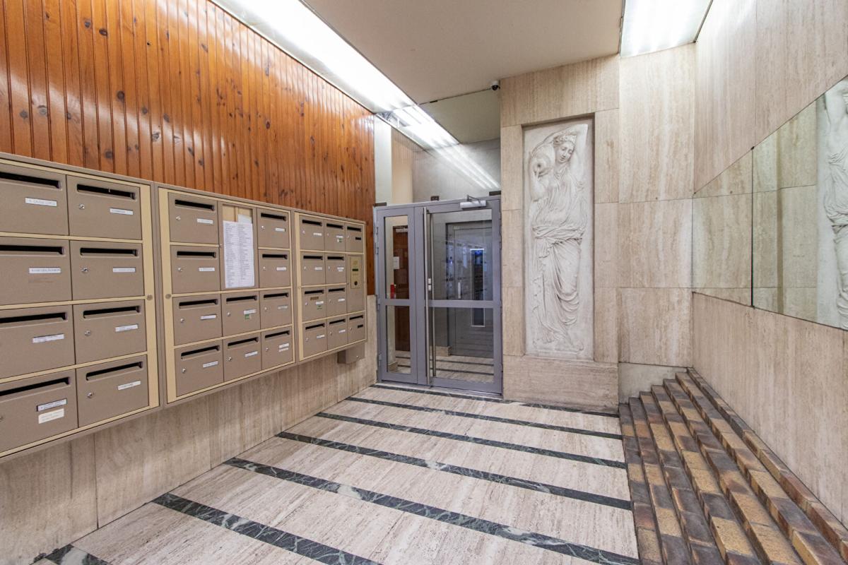 PARIS-18E-ARRONDISSEMENT 75018 / LA CHAPELLE, Parking sécurisé 1