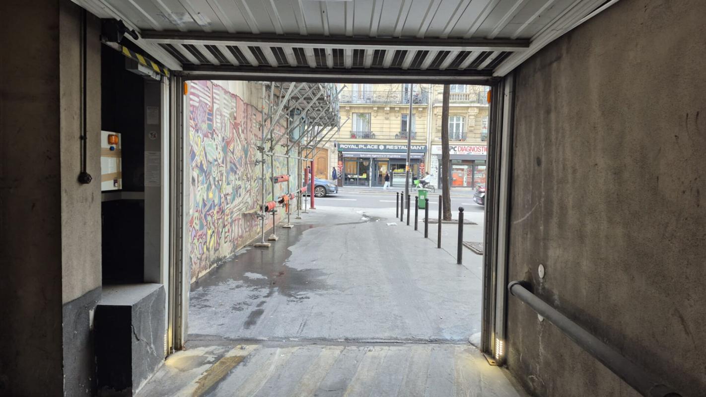 PARIS-18E-ARRONDISSEMENT 75018 / LA CHAPELLE, Parking sécurisé 7