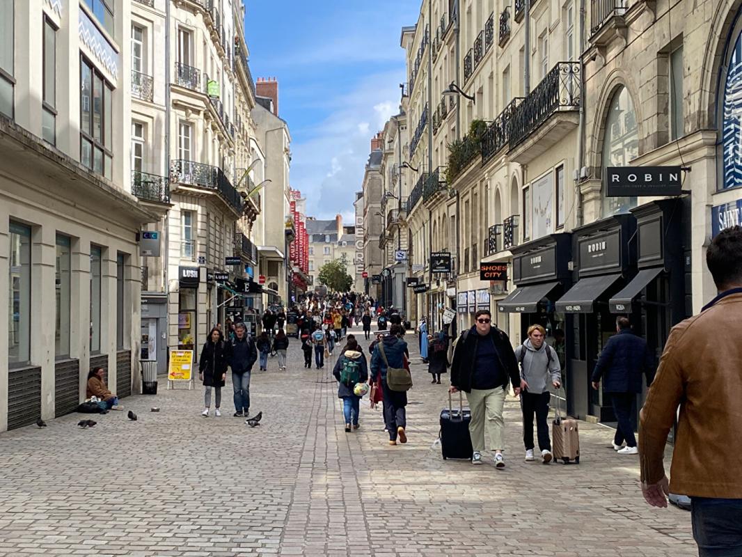 NANTES 44000 NANTES - BAIL A CEDER, EMPLACEMENT N°1 QUARTIER DECRE - 116 M² 6