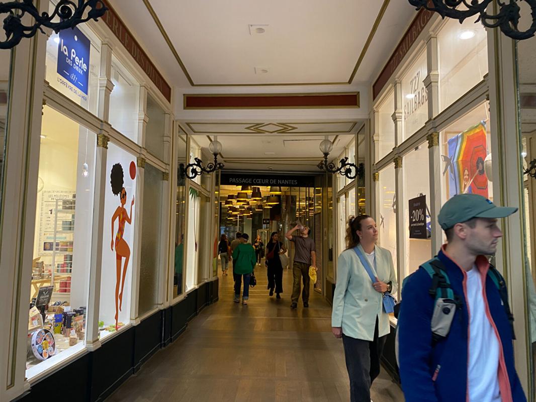 NANTES NANTES CENTRE - LOCAL COMMERCIAL A LOUER, 357 M² 8